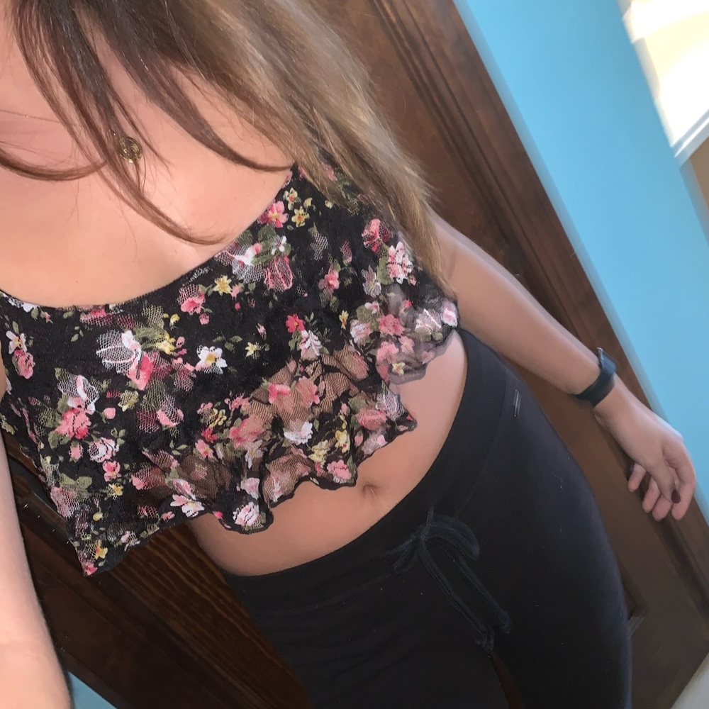 🌸 Floral Crop Top 🌸